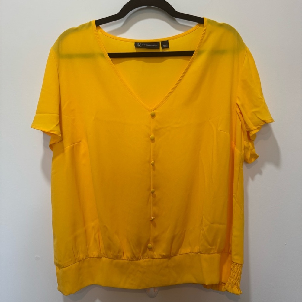 New York & Company Yellow V-Neck Button-Front Blouse | Size Large